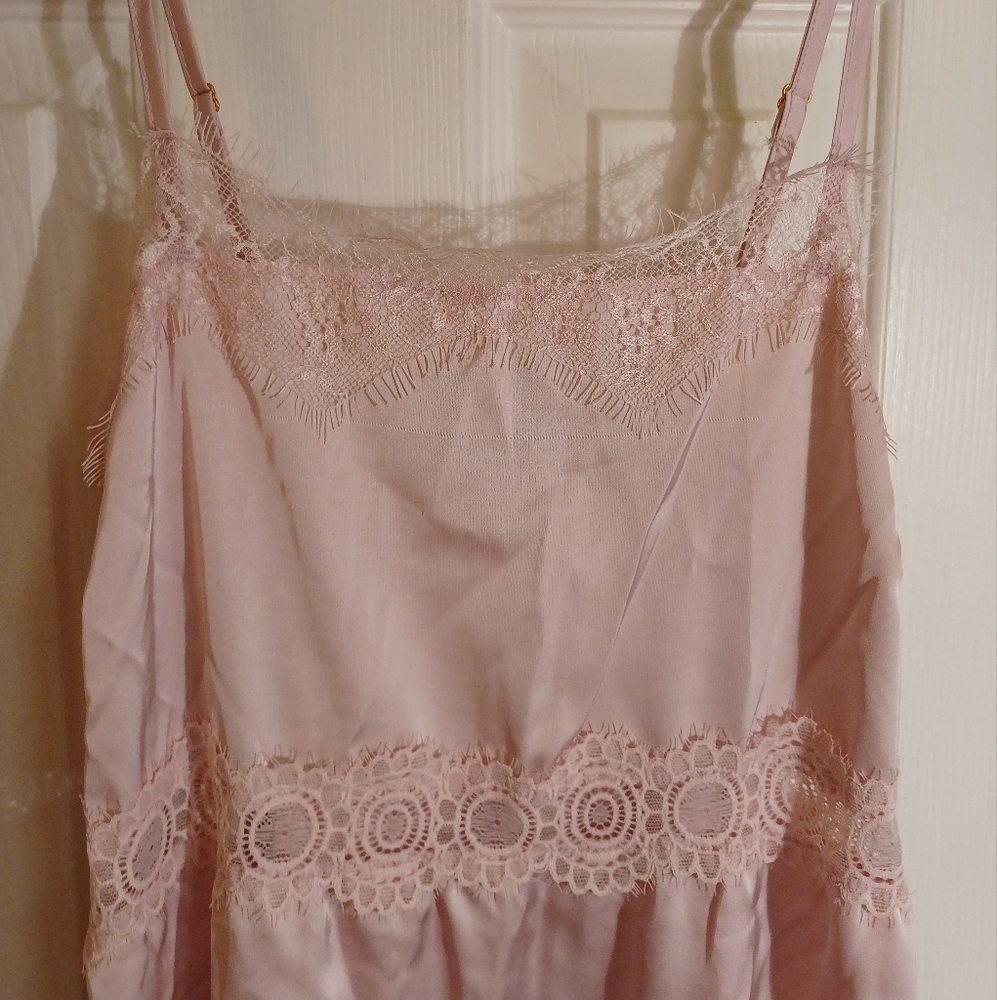Delicate pink silky chemise with G-string - Picture 5 of 7